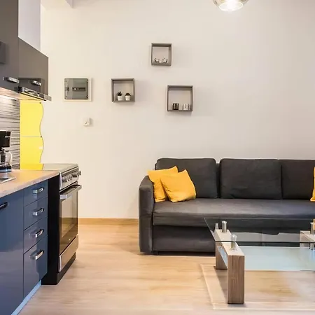Yellow Geranium Apartment Thessaloniki